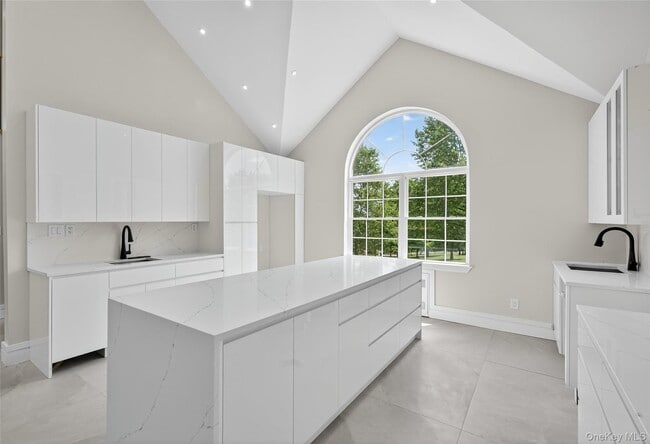 Building Photo - 18 Fordham Ln