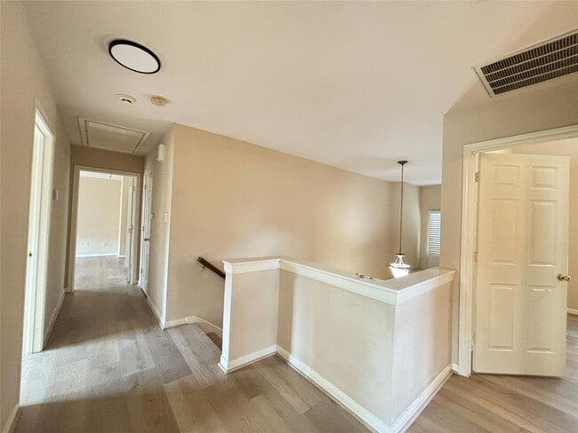 Building Photo - 3418 Shadowfern Dr