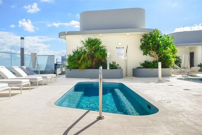 Building Photo - 1000 Brickell Plaza