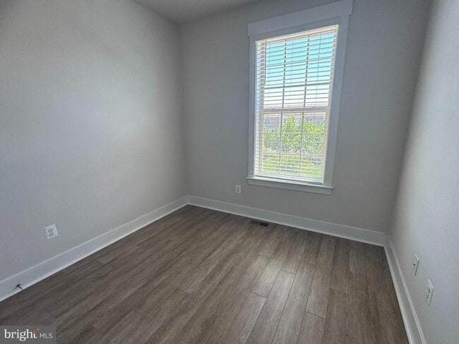 Building Photo - 213 Pomegranate Ln
