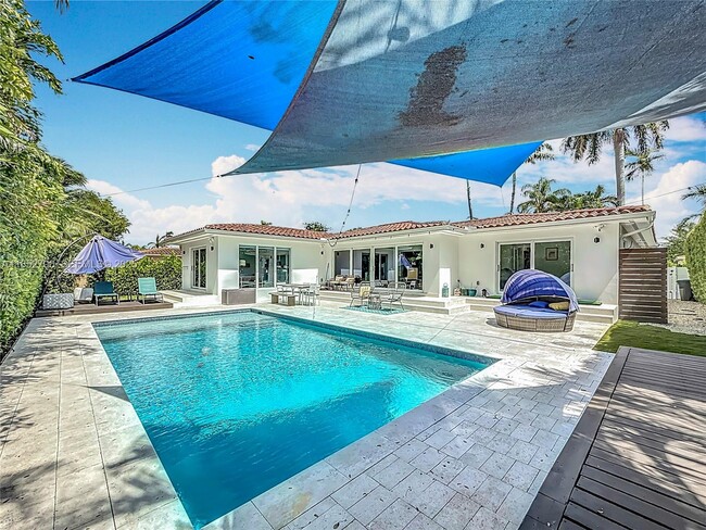 Building Photo - 10825 Peachtree Dr