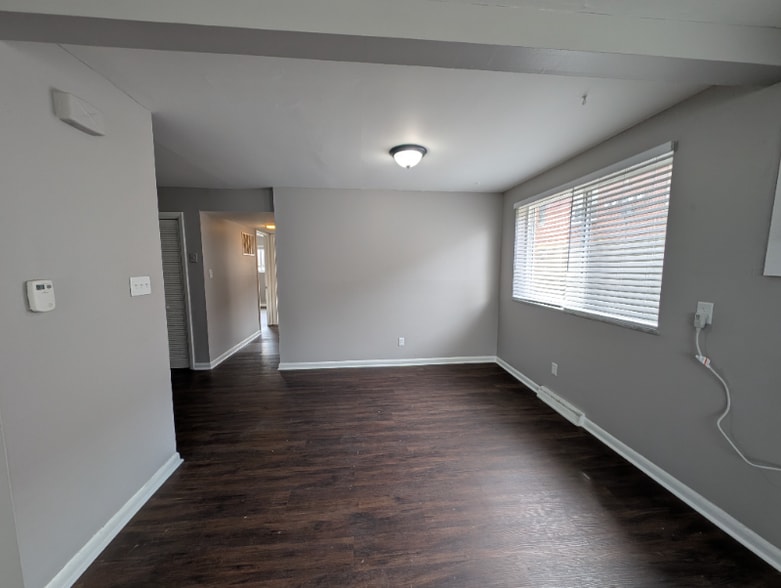 Building Photo - 110 Cromwell Pl