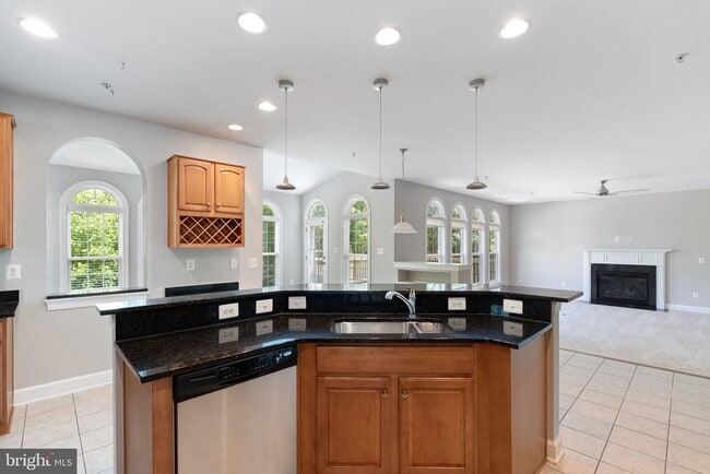 Building Photo - 15436 Symondsbury Way