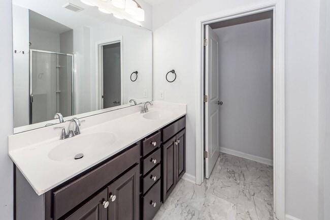 Building Photo - 5 Bedroom 3 Bath Home in Cane Bay Plantation - Summerville