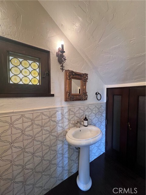 Building Photo - 2444 The Strand