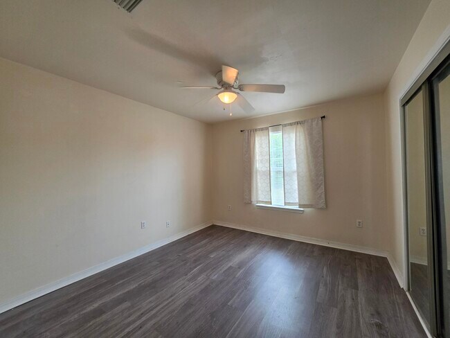 Building Photo - 404 Riverchase Blvd