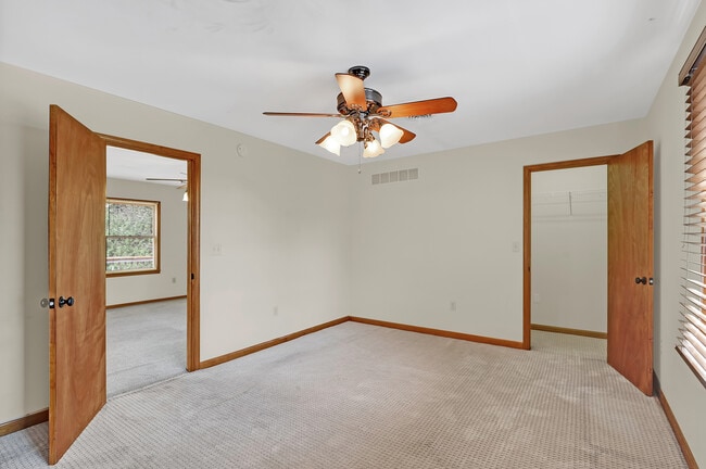 Building Photo - 1049 Yoder Dr