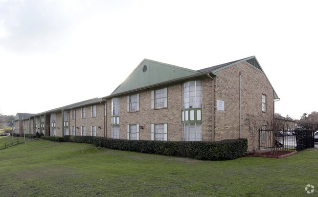 Primary Photo - Colonial Hills