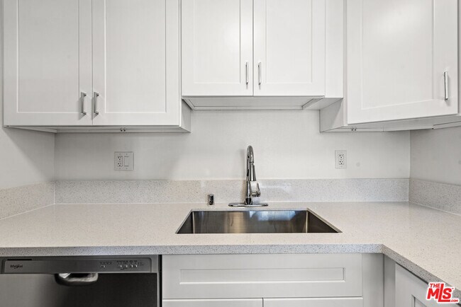 Building Photo - 836 Ashland Ave