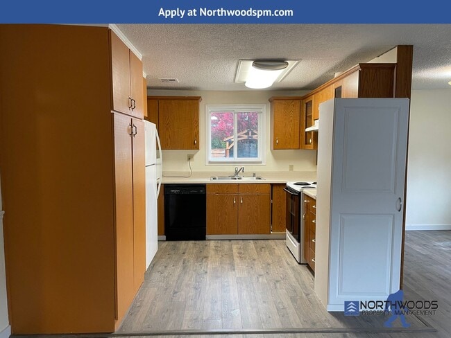 Building Photo - Very Nice 2 Bedroom 2 Bath Front duplex-All Utilities Include except Power