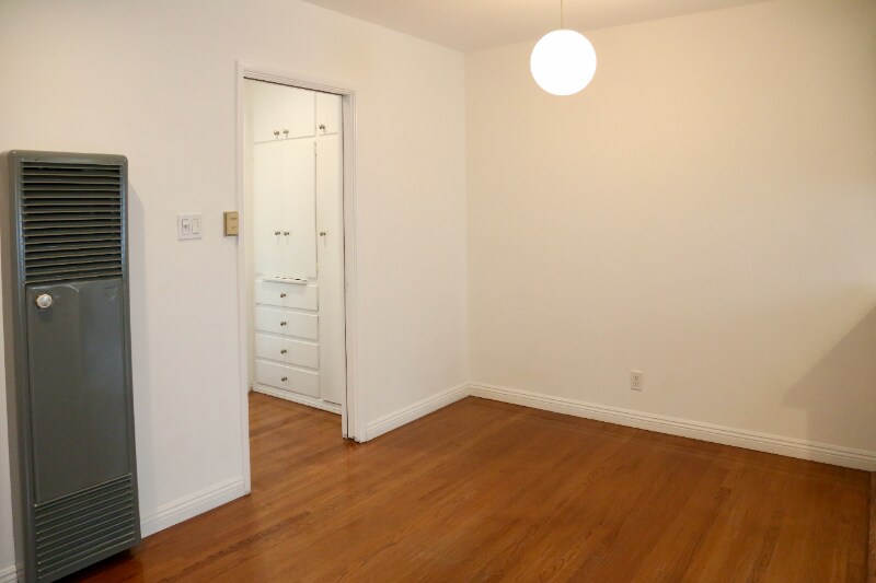 Building Photo - 1057 E Appleton St