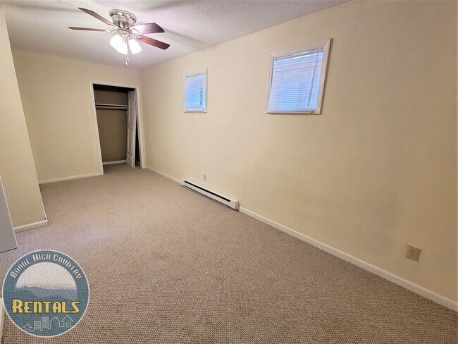 Building Photo - 323 Mountain Aire Ln