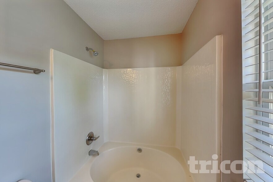 Building Photo - 3912 Farlow Rd