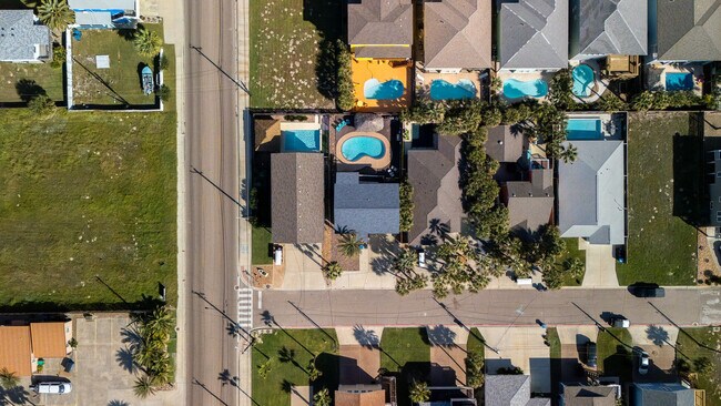 Building Photo - 607 Sand Key Dr