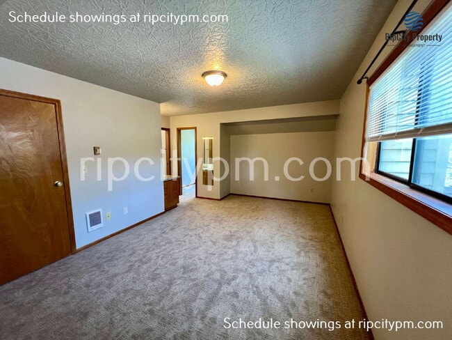 Building Photo - 13241 SW 64th Ave