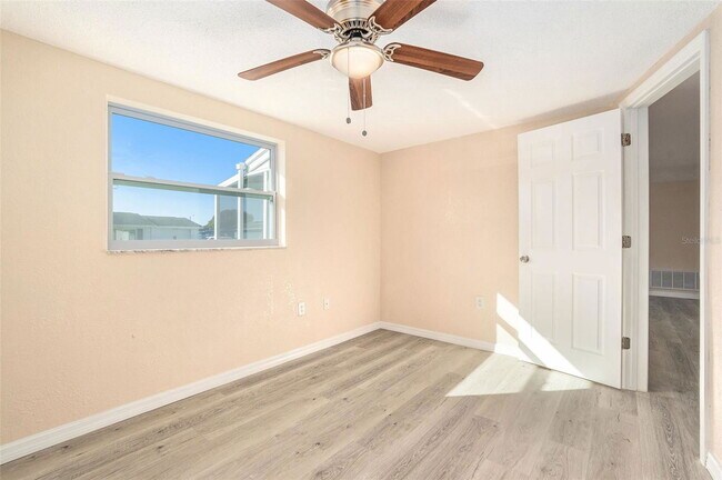 Building Photo - 7321 Parrot Dr