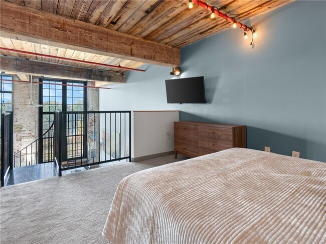 Building Photo - 170 Boulevard NE