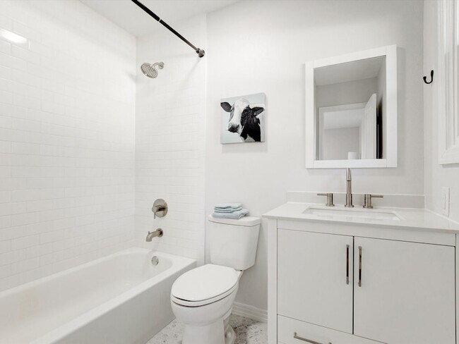 Building Photo - 3511 Corto Ave