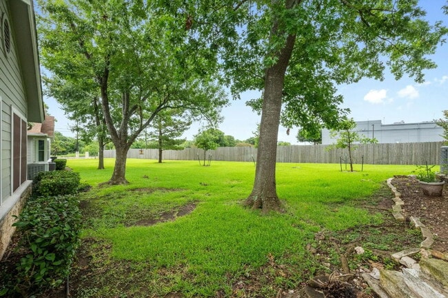 Building Photo - 6501 Brush Country Rd