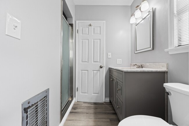 Building Photo - 13921 Daphne Ave