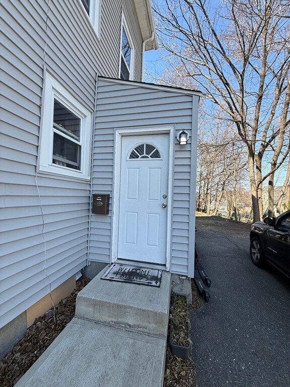 Building Photo - 86 Oak St