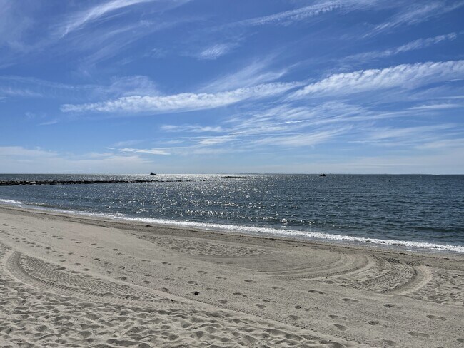 Building Photo - 29 Soundview Dr