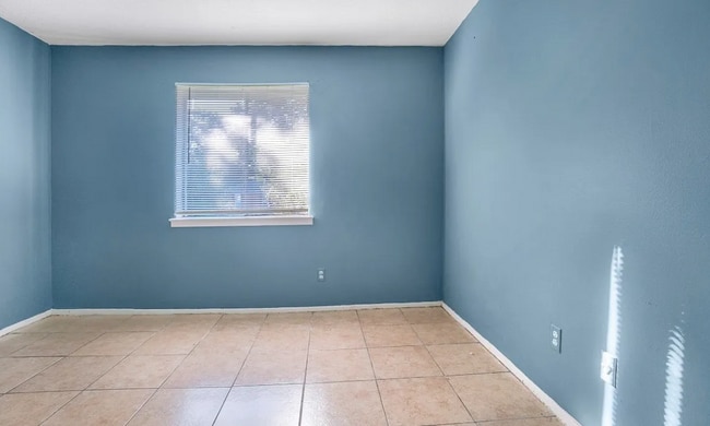 Building Photo - 6458 Pinebrook Dr