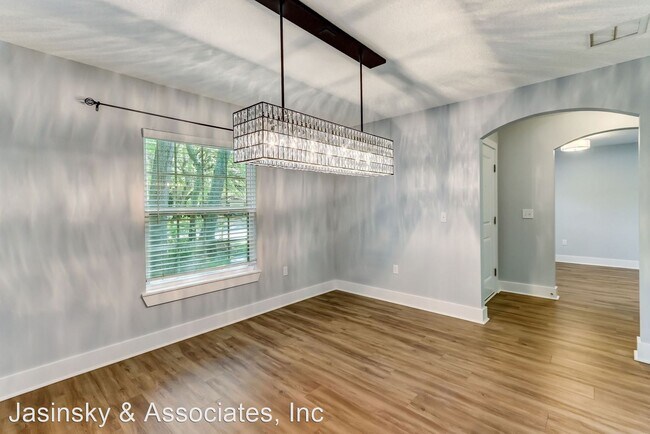 Building Photo - 3 br, 2 bath House - 321 S. 14th St