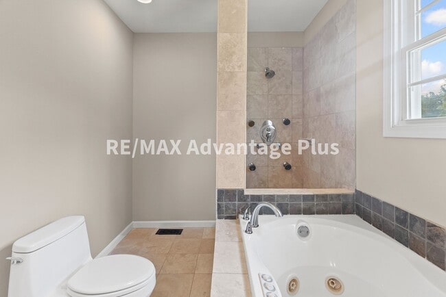Building Photo - Picturesque 3-Bedroom Home with Cathedral ...