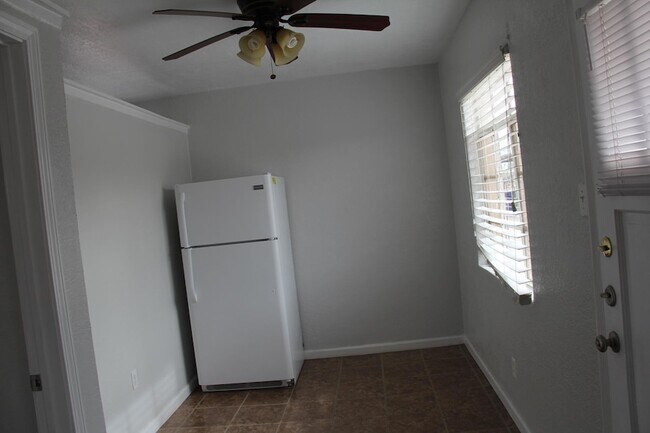Building Photo - 8907 Old County Dr