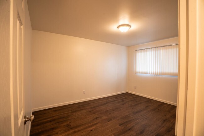 Building Photo - 1720 E Hermosa Dr