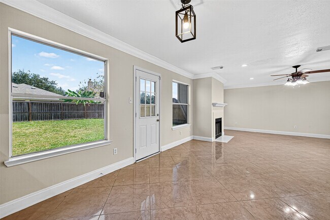 Building Photo - 2219 Mountshire Dr