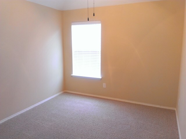 Building Photo - 5004 Birchwood Dr