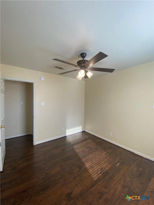 Building Photo - 5107 Daybreak Dr