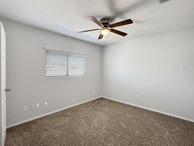 Building Photo - 8139 Ashwood Pointe