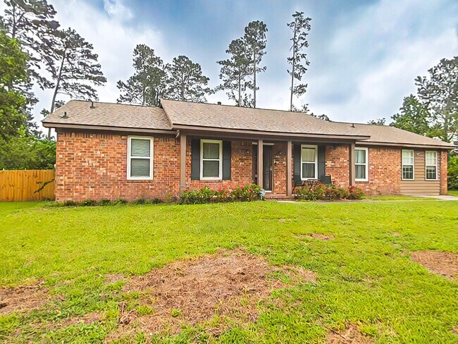 Building Photo - 3 Bed 2 Bath with a POOL in Martinez!
