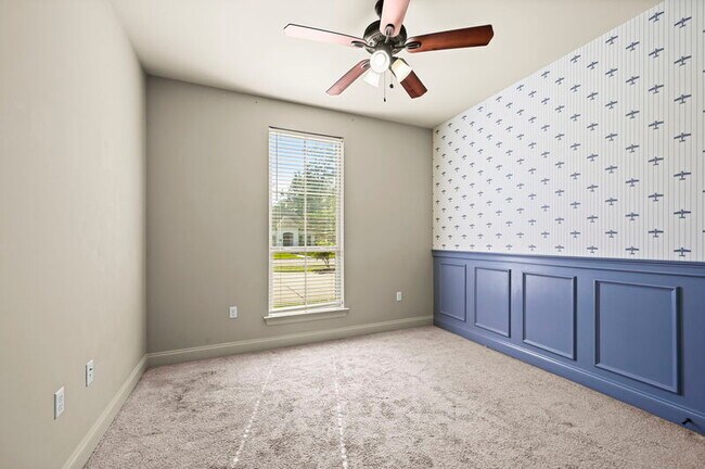 Building Photo - 16923 Bradford Ave