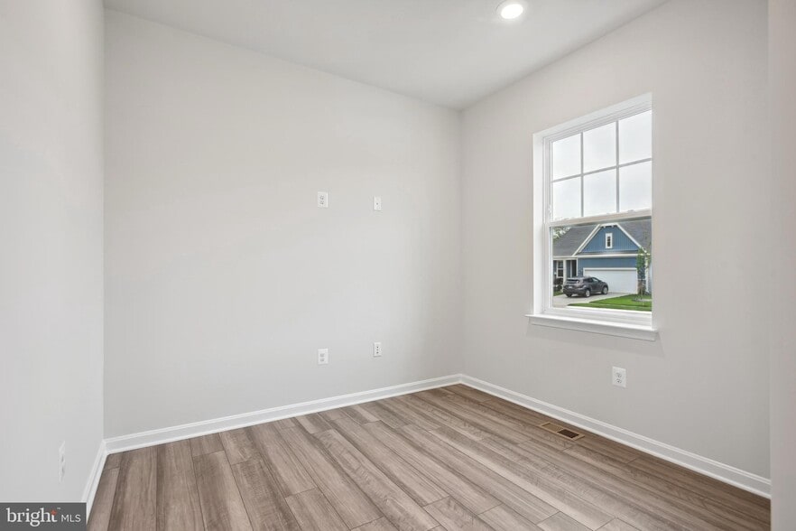 Building Photo - 121 Solstice Way