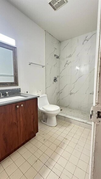 Building Photo - 7421 SW 152nd Ave