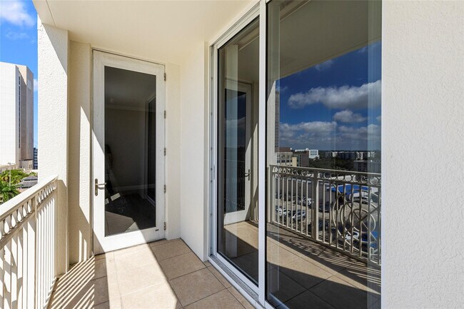 Building Photo - 511 SE 5 Ave