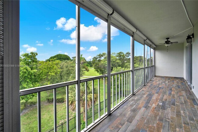 Building Photo - 950 Hillcrest Dr