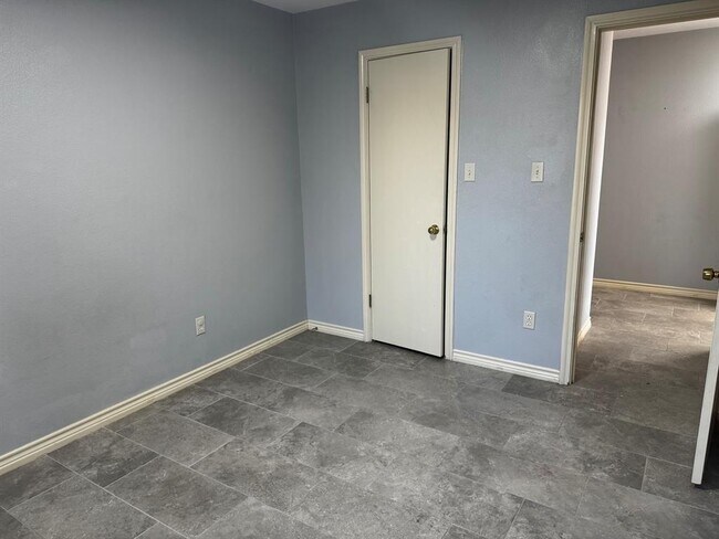Building Photo - 13800 Randalstone Dr