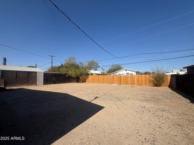 Building Photo - 2642 E Kings Ave