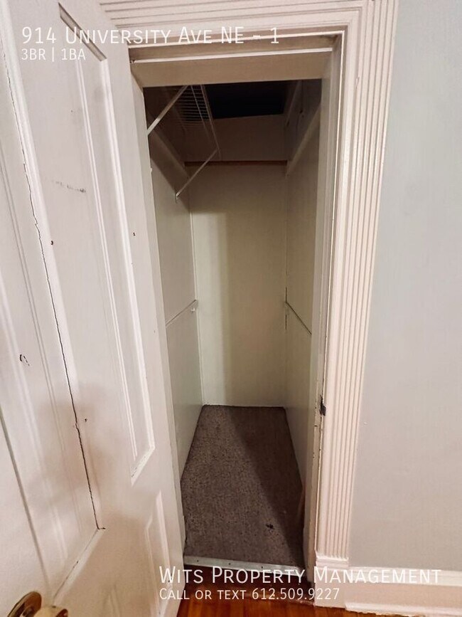 Building Photo - 914 University Ave NE