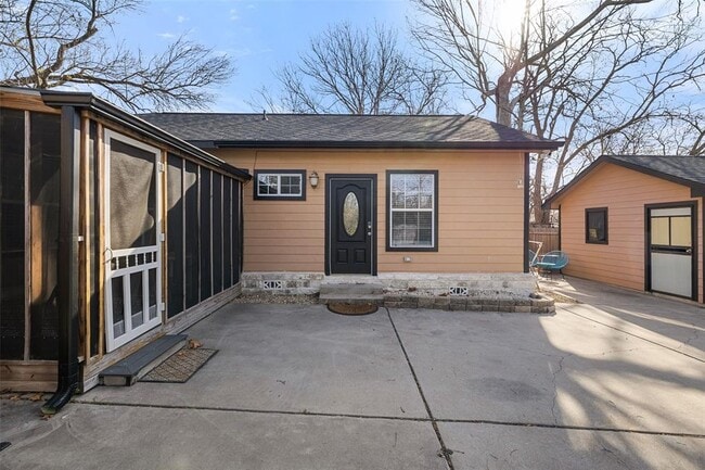 Building Photo - 1501 Broadmoor Dr