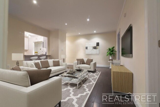 Primary Photo - 2 Bed In Prime Brooklyn Heights