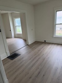 Building Photo - Fully remodeled 3 bedroom house