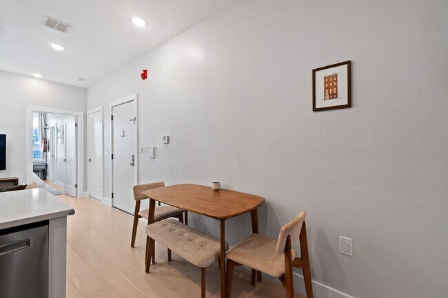 Building Photo - 406 Madison St