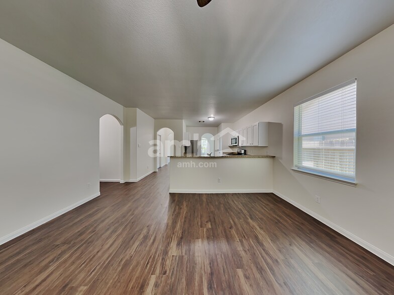 Building Photo - 2037 Vanamen Ct