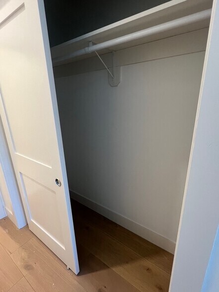 Building Photo - 105 Sea St